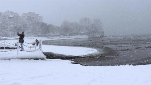 Karadeniz'de 'kuvvetli kar sağanağı' uyarısı