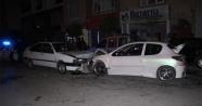 Karaman’da iki otomobil kafa kafaya çarpıştı: 9 yaralı