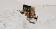 Karla kaplı karakol yolu 4 günde açıldı