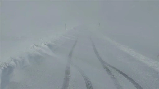 Kars’ta kar nedeniyle Kağızman-Ağrı kara yolu ulaşıma kapatıldı