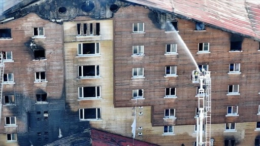 Kartalkaya'daki otel yangınına ilişkin gözaltına alınan 2 şüpheli tutuklandı