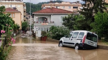 Kastamonu'nun Cide ilçesinde şiddetli yağış su baskınlarına sebep oldu