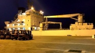 Katar'a gönderilen gıda gemisinin yükü indirilmeye başlandı