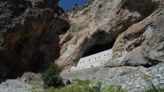 'Kayaya oyma manastır' turistleri bekliyor