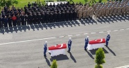 Kayıp muhabiri arama çalışmalarında şehit olan askerler için tören düzenlendi