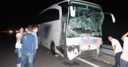 Kaza yapan komyonete, yolcu otobüsü çarptı: 4 yaralı