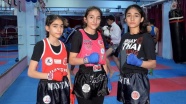 Kick boks ve muay thaide şampiyon kız kardeşler
