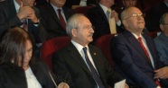 Kılıçdaroğlu, 'Halktan Biri' oyununu izledi