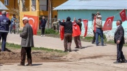 Kırgız Türk'ü şehidin köyü Türk bayraklarıyla donatıldı