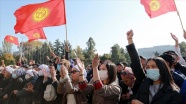 Kırgızistan'da Caparov Cumhurbaşkanı Ceenbekov'un istifasını talep etti