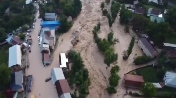 Kırgızistan'ın Celalabad bölgesinde meydana gelen sel hasara yol açtı