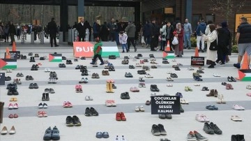 Kocaeli'de, Gazze'de öldürülen çocuklar için "sessiz ayakkabı nöbeti" tutuldu