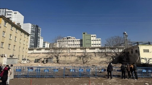 Konya'da çöken binanın bulunduğu cadde yeniden trafiğe açıldı