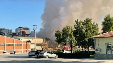 Konya'da şeker fabrikasında çıkan yangına müdahale ediliyor