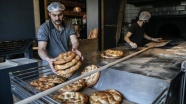 Koronavirüs günlerinin ilk ramazan pideleri fırından çıktı