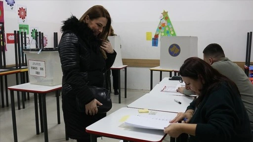 Kosova'da halk genel seçimler için sandık başında