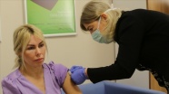 Kovid-19 aşısının 2. dozu yapılan Prof. Dr. Özlenen Özkan: Kendimi gayet dinç hissediyorum
