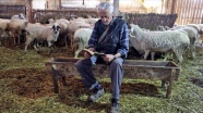 Köyüne dönen zabıta Nusret hayvanları ve kitaplarıyla huzurlu