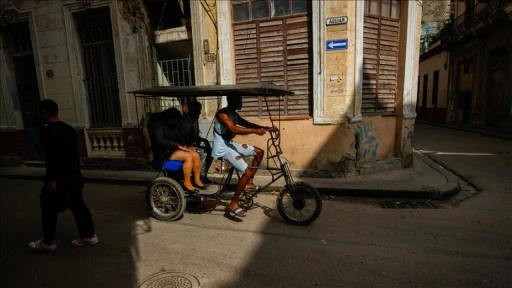 Küba'da ana enerji santralindeki arızanın sürmesi nedeniyle milyonlarca kişi elektriksiz