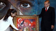 Küçük ressamdan Cumhurbaşkanı Erdoğan'a tablo hediyesi