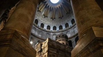 Kudüs'te fanatik 2 Yahudi, başrahibe tükürerek ırkçı saldırıda bulundu