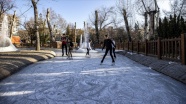 Kuğulu Park'ta buz pateni