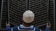 Kumaşa nakşettiği Kur'an-ı Kerim'i yüz binlerle buluşturdu