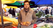 Kurtlar Vadisi melodisiyle patates satan Iraklı pazarcı
