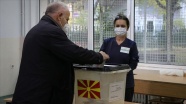 Kuzey Makedonya'da halk yerel seçimlerin ikinci turu için sandık başında