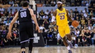Lakers, LeBron James'in 'triple-double' yaptığı maçta Pistons'ı yendi
