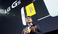 LG CEO&#039;su iPhone SE&#039;yi yerden yere vurdu!