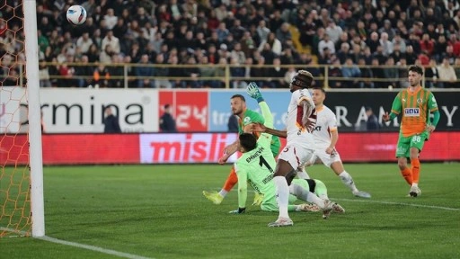 Lider Galatasaray, zorlandığı Alanyaspor deplasmanından 3 puanla döndü