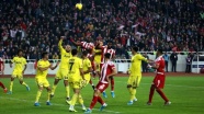 Lider Sivasspor Fenerbahçe engelini de geçti
