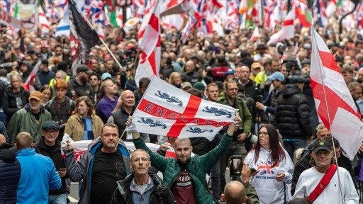 Londra'da aşırı sağcılar ile ırkçılık karşıtları karşılıklı eylem düzenledi