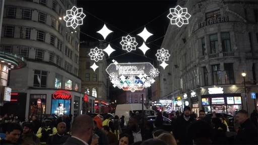 Londra'nın ünlü Coventry Caddesi 3'üncü defa Ramazan ayı için süslendi