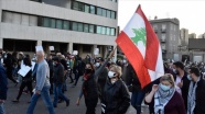 Lübnan&#039;da yüzlerce kişi &#039;geçiş hükümeti kurulması&#039; talebiyle Meclis binasına yürüdü