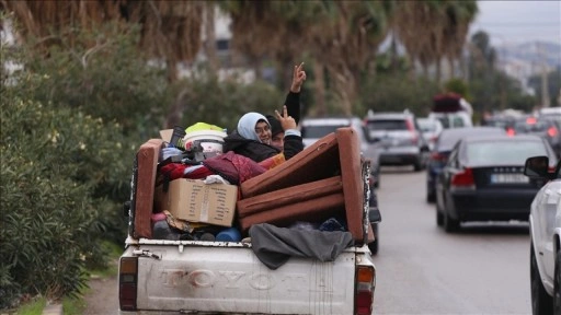 Lübnan ile İsrail arasındaki ateşkesin ardından 15 binden fazla Lübnanlı evlerine döndü