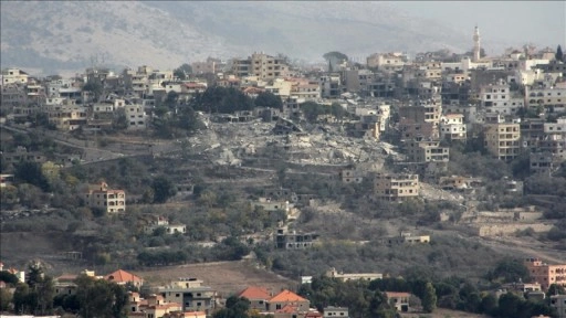 Lübnan'ın güneyinde İsrail'in çekildiği beldede 4 kişinin cesedi çıkarıldı