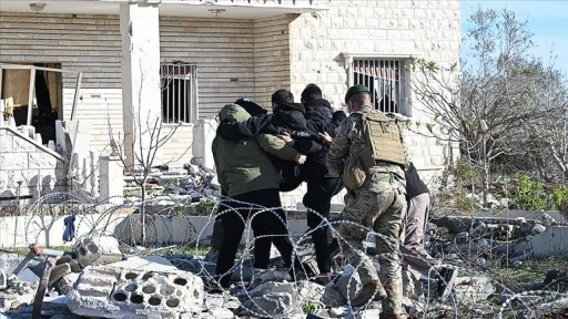 Lübnan'ın güneyinde İsrail ordusunun saldırıları sonucu 1'i asker 18 kişi yaralandı