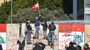 Lübnan'ın yeni hükümetinin güven oylaması, protestoların gölgesinde başladı