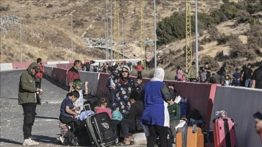 Lübnan'dan ayrılanlar, Suriye'de rejimin saldırılarında boşaltılan bölgelere yerleşmeyi sü