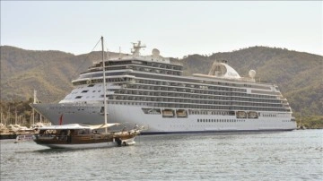Lüks gemi &quot;Seven Seas Explorer&quot;, 391 turistle Marmaris'e geldi