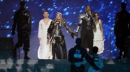Madonna İsrail&#039;deki Eurovision finaline Filistin bayrağıyla damga vurdu