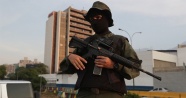 Maduro güçlerinden darbeci muhalif Leopoldo Lopez'in evine baskın