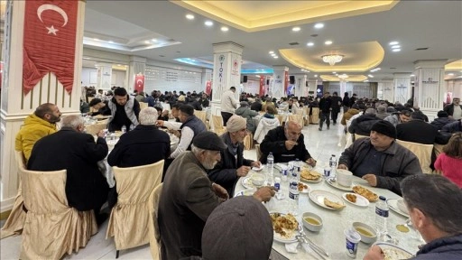 Malatya'da 4 noktada 4 bin kişiye iftar veriliyor