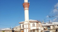 Malatya'da ağır hasarlı caminin minaresi yıkıldı