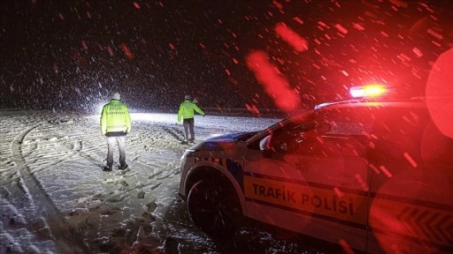 Malatya-Kayseri kara yolu kar sebebiyle ağır tonajlı araçların geçişine kapatıldı