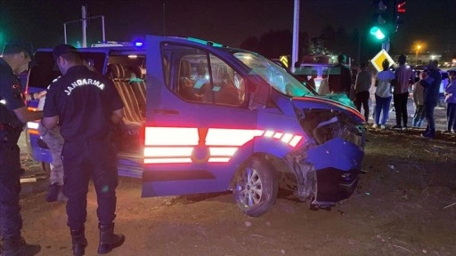 Malatya'da askeri araçla otomobilin çarpıştığı kazada 5'i jandarma 8 kişi yaralandı