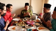 Malezya&#039;da Müslümanlar ailelerinden uzakta kalmalarına rağmen bayram geleneklerini sürdürüyor