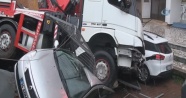 Maltepe'de kamyon dehşeti!Freni patlayan kamyon 6 aracı ezdi